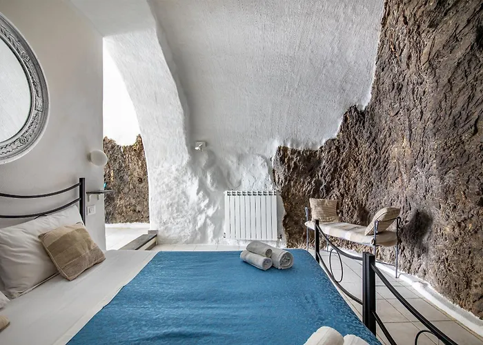 Pepita , Big Window To The Sea 아파트 마나롤라